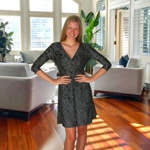 Banana Republic v-neck 3/4 sleeve midi length dress, Size Small